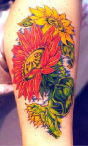 Rote und gelbe Gerbara Tattoo
