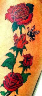 Tattoo Rote Rose mit Biene