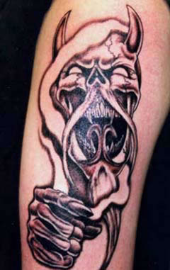 Dämonenschädel Tattoo